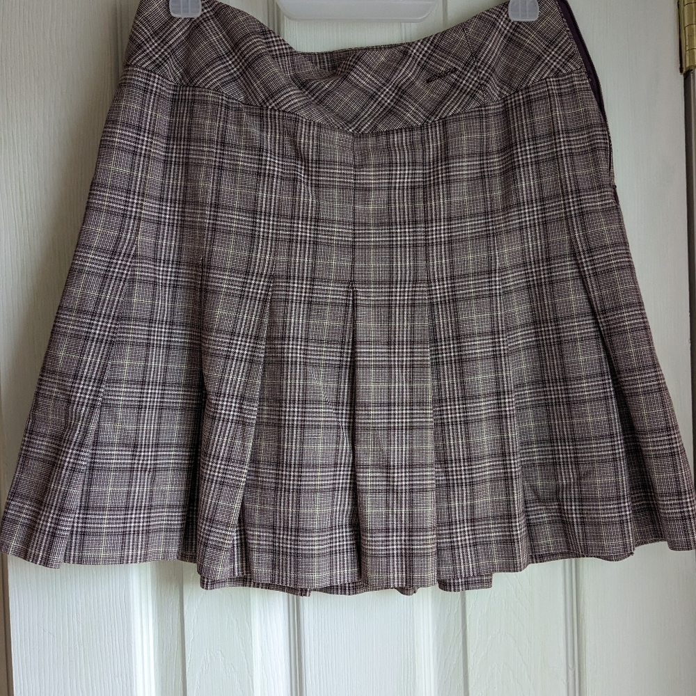 Ann Taylor LOFT pleated short skirt.